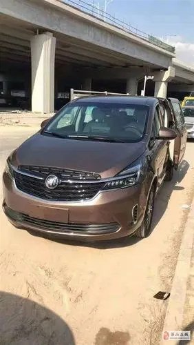 21款别克gl8 指导价23.29万 颜色 檀香金/米,现价21万多