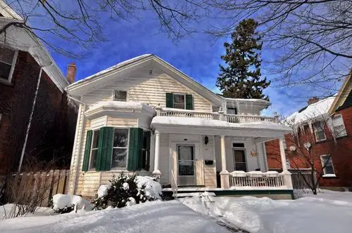 精品别墅雪景(加拿大甘那努克小镇)