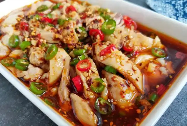 经典的川味凉拌鸡这样做,麻辣鲜香,下酒又下饭,上桌秒光盘