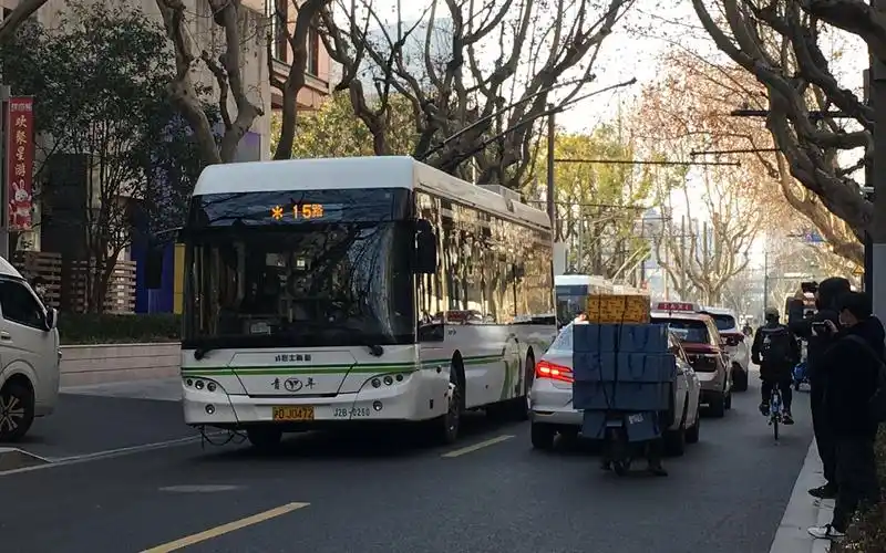 「致上海最后的青年牌无轨电车」上海公交电尼j2b视频照片混剪(纪念向