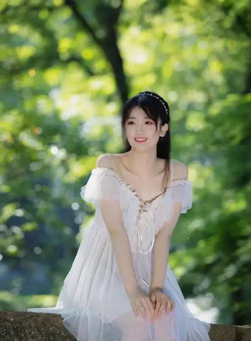 甜美靓丽的小姐姐