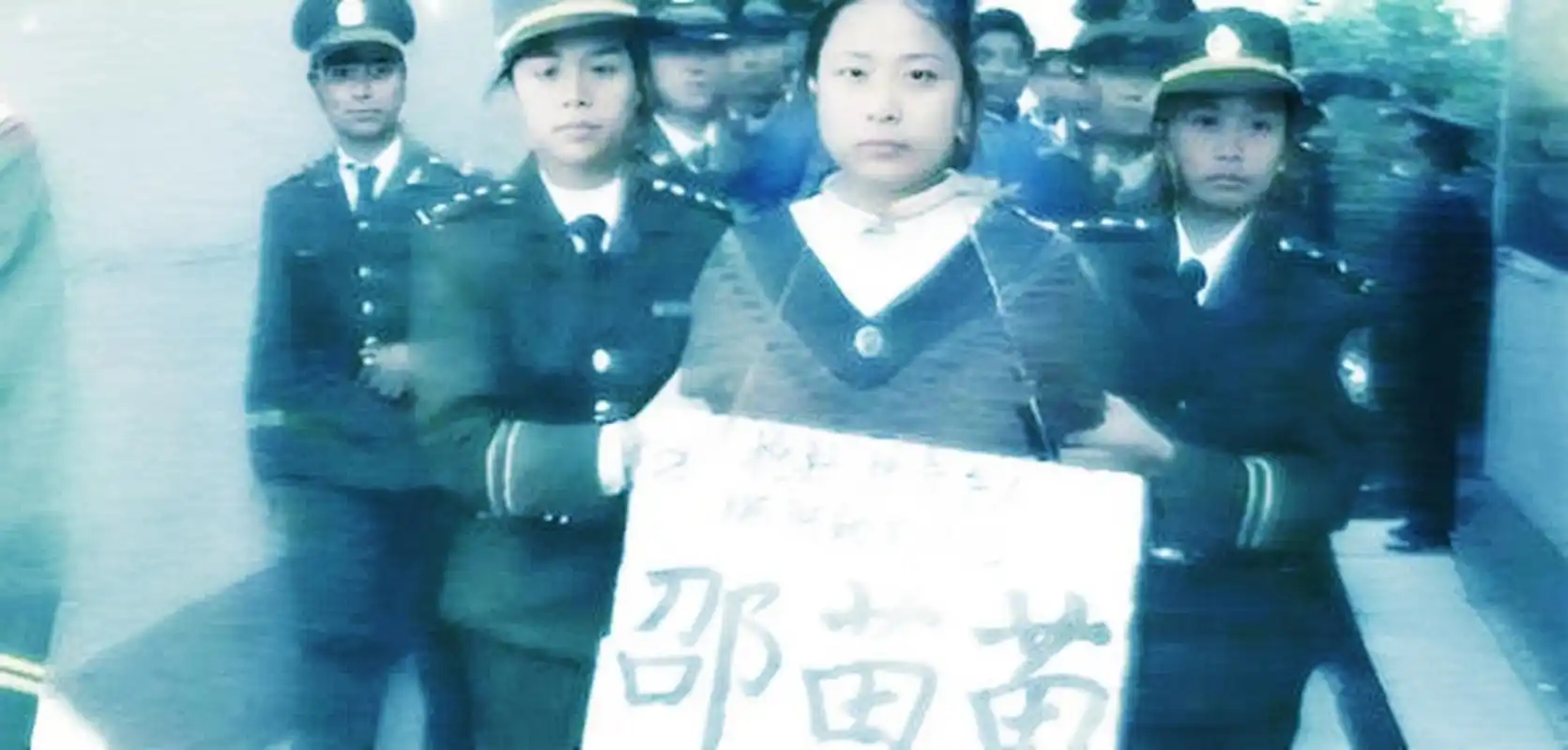 邵苗苗学历不高,但他有办法说服全国冠军桑多·乔立夫听命于他.