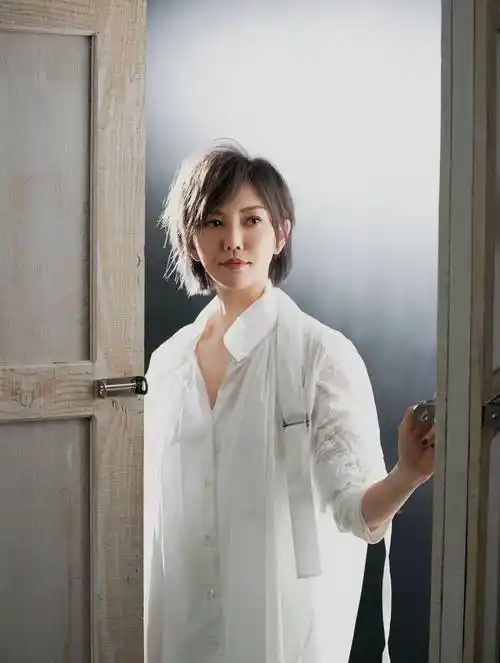 "不仅可以唱自己的歌,还可以再造周杰伦,王力宏,伍佰等著名歌手的歌曲