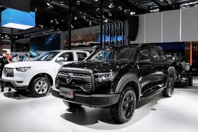 长城炮2022款黑弹越野炮拖挂版金刚炮平底货箱版亮相长春车展