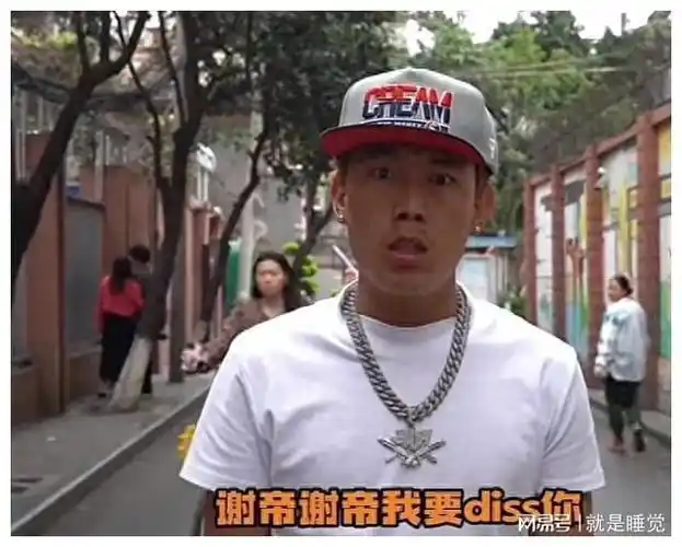 好家伙!诺米粉丝反超谢帝,我要迪士尼火爆出圈,网友:太抽象了