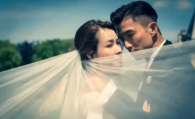 tvb陈山聪娶美妻大玩浪漫飞法国大手笔拍甜蜜婚纱照