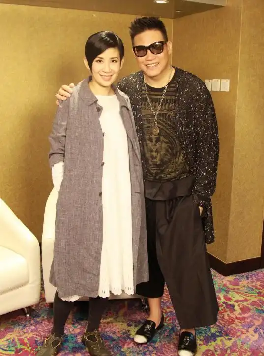 吴君如51岁勇敢怀孕,享受宝宝出生的幸福感,网友:母爱最伟大!