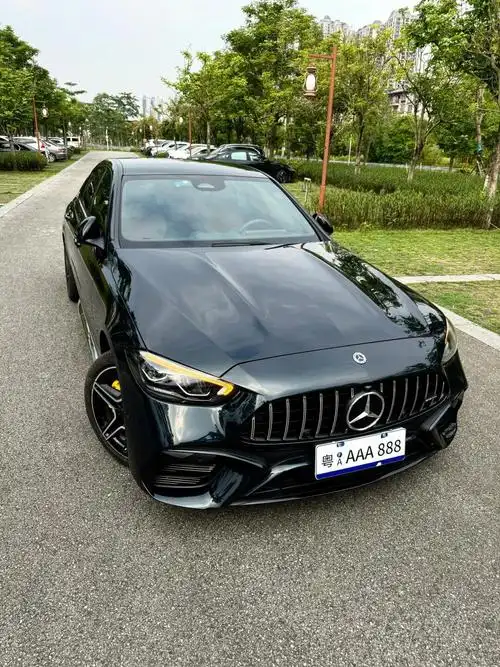 一辆奔驰c,三系,a4低配落地也要30万左右,一个月5000工资不吃不喝也