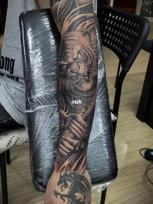小臂做了虎将,上面是虎属相的守护神虚空藏菩萨～皮囊历经了疼痛则让