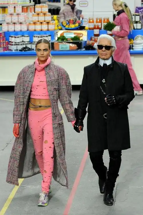 时尚界的"老佛爷"karl 毕生为香奈儿设计最伟大的杰作精选