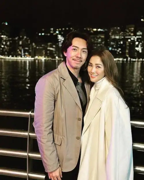 张继聪摆脱"废柴""软饭王"简单幸福庆祝与谢安琪结婚16周年