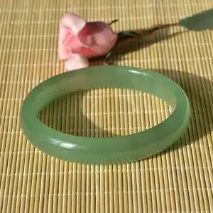 5天然新疆东陵玉手镯绿色手镯翠玉金丝玉轮胎圈手镯