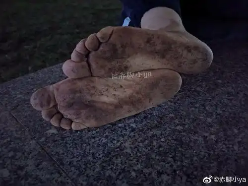 男人的相册-我觉得姑娘的脚脏一点是很性感的-1