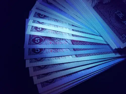 纸币乐园 8005第一大组早期冠hz85042401一刀,带两张紫幽灵太阳红补号