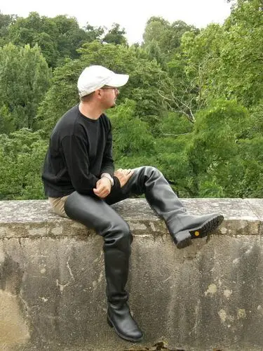 超长筒到大腿根的皮靴