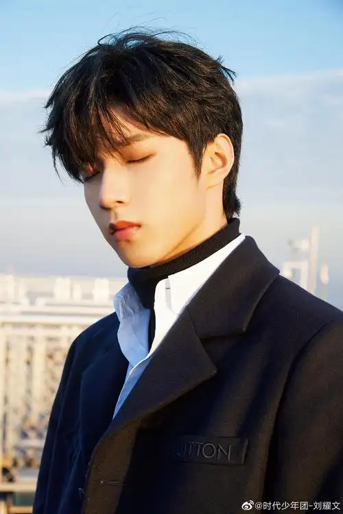 2021年最后的十二月刘耀文也要开展顺利