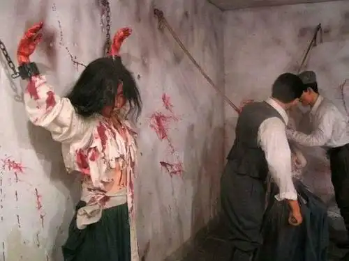 可能你是硬汉,说我不怕鞭子抽,那么夹手指,老虎凳,灌辣椒水,烙铁这些