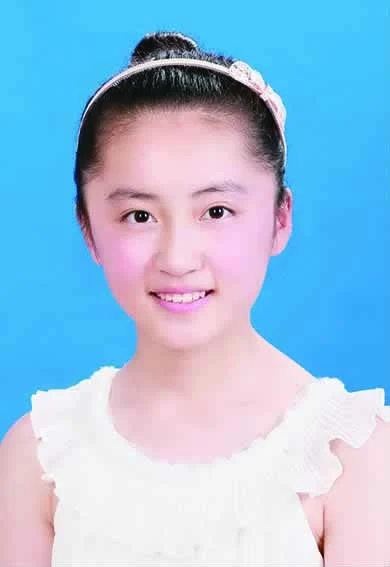 王一诺,女,13岁,通州区育才中学初二(1)班班长,校学生会纪检部部长,家