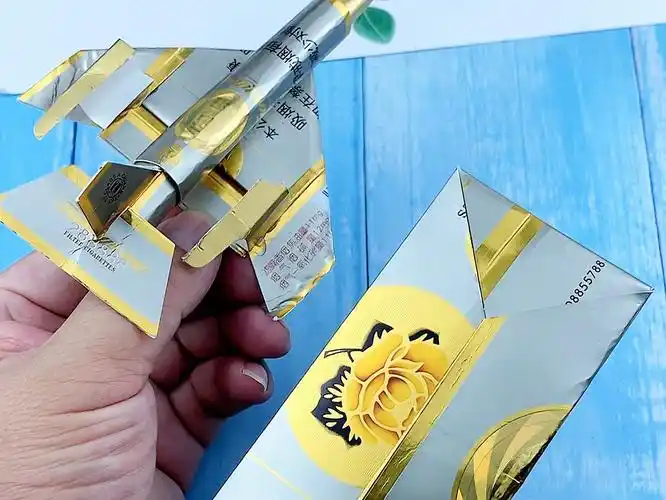 用烟盒做个好玩的汽球跑车