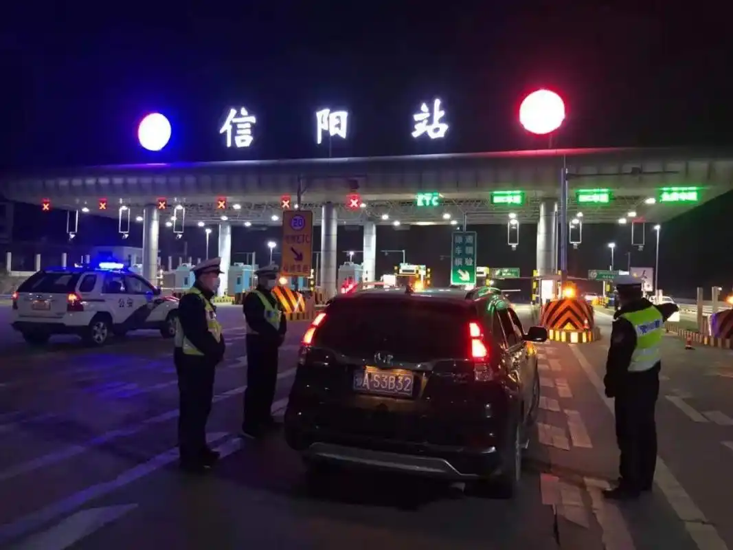 13717万辆过境信阳高速交警多措并举守护群众春节假期平安出行