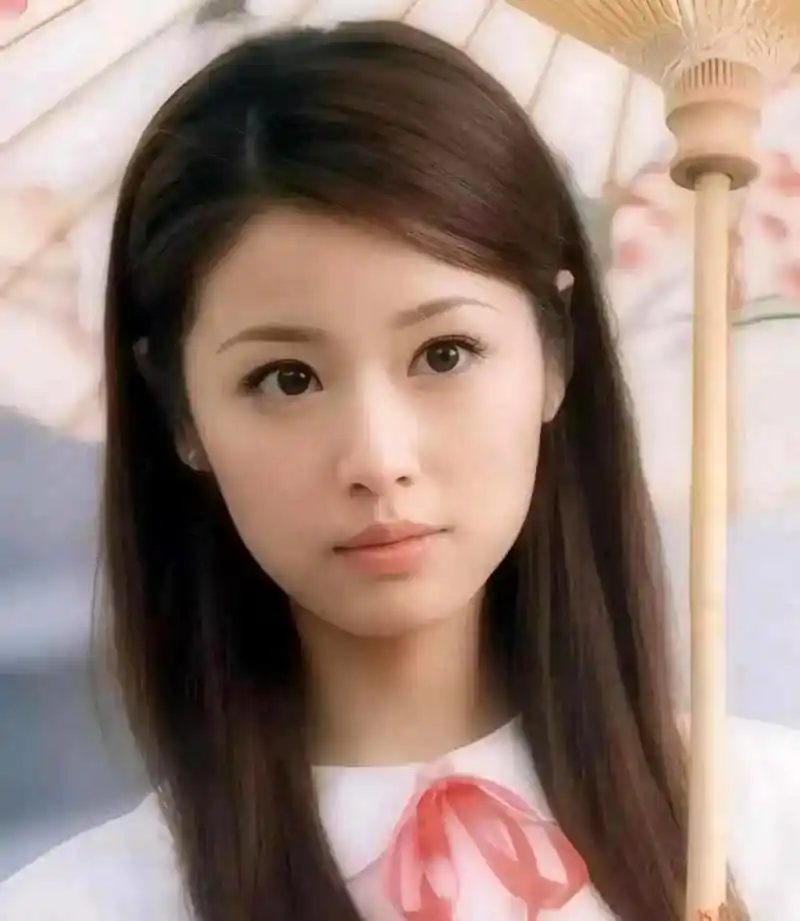 林心如年轻时美丽,如今老去依然迷人.