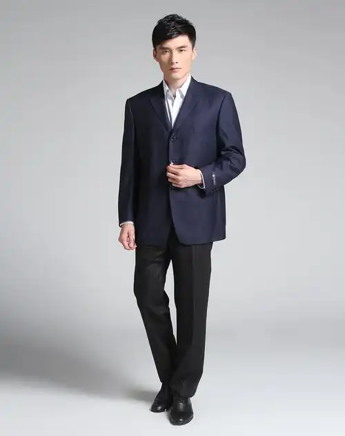 藏青色休闲长袖西装