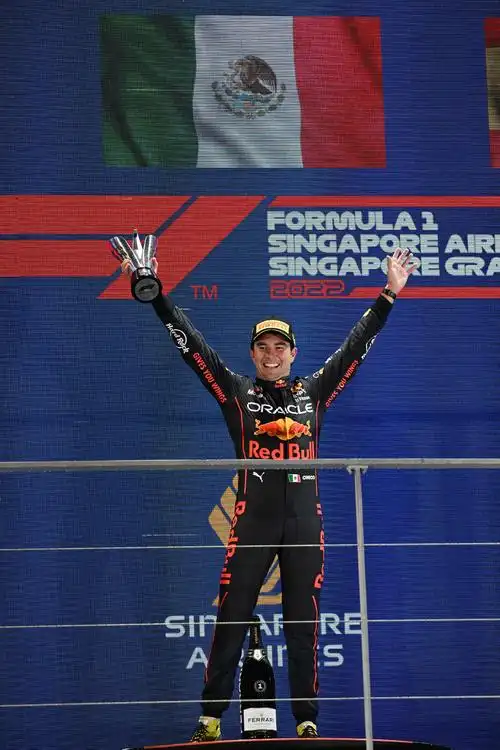 赛车——f1新加坡大奖赛:佩雷斯夺冠__财经头条