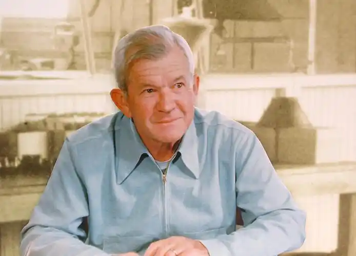 纽崔莱创始人,卡尔·宏邦.