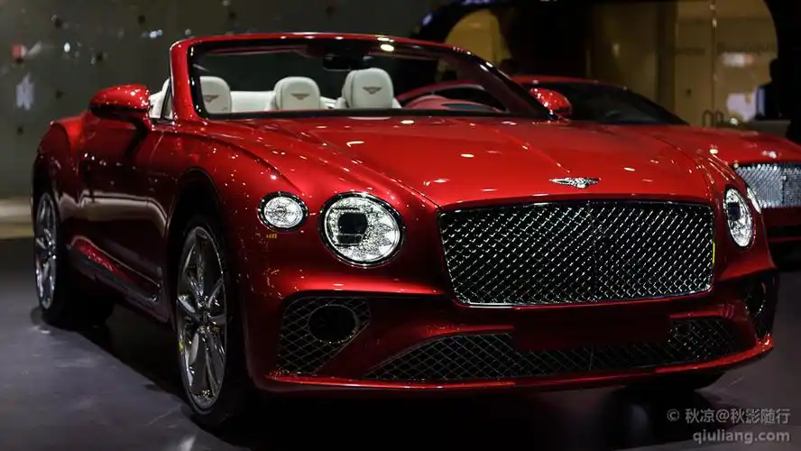 红色宾利敞篷车