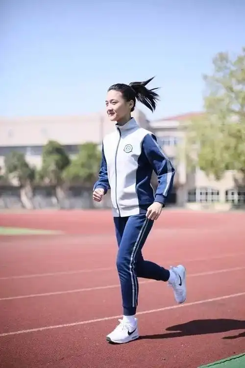 思享东华好看又舒服我们离美丽校服还有多远