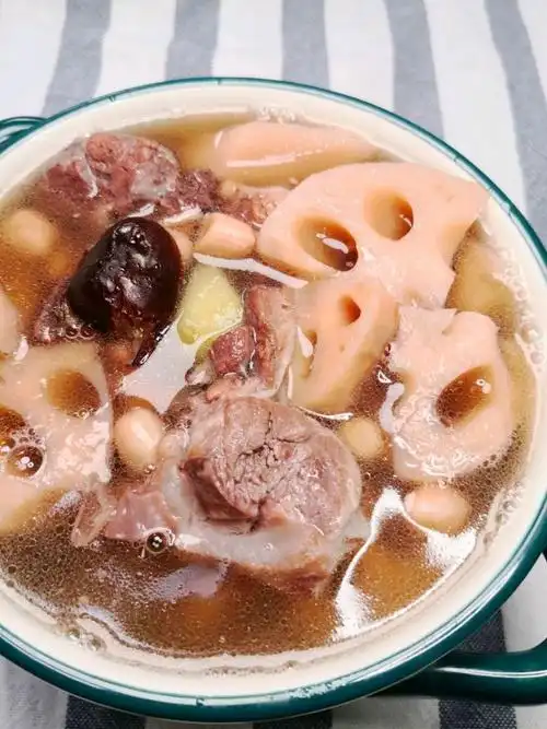 花生莲藕大骨汤(3/8)