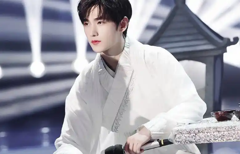 bg天花板来了,《荣耀》首播拿下收视第一,杨洋有肖奈那味了_于途