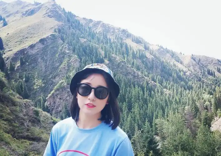 美女生活照,同人生活照,套图女同一个人照片素材打造朋友圈