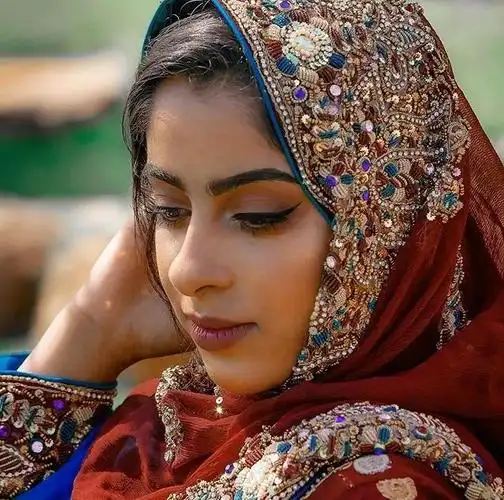 生命是一袭华美的袍认识伊朗传统服饰