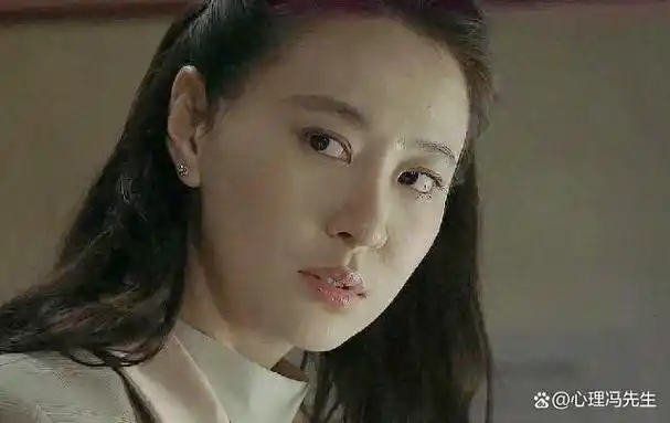 《伪装者》是一部2015年播出的谍战剧,由胡歌,靳东,王凯等主演,讲述了