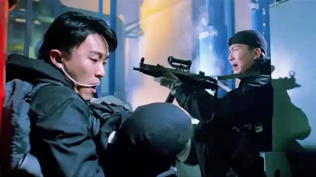 逃学威龙2阿星用闪光灯开路进入恐怖分子老巢对方早有埋伏_网易视频