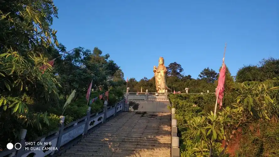 行一段山路,结一段佛缘