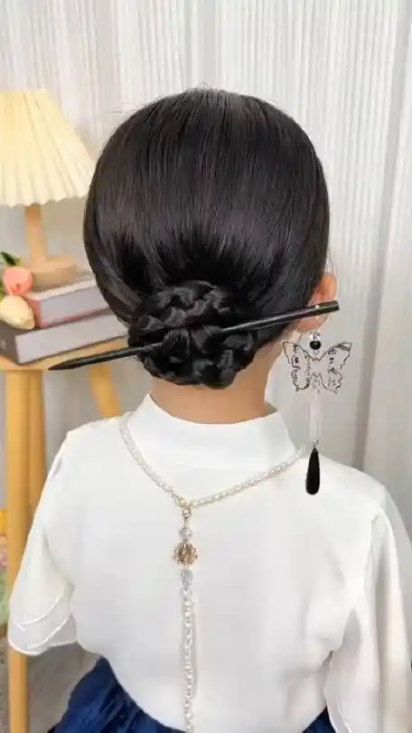 儿童马面裙发簪辫子盘发,三分钟就能搞定的新中式发型!