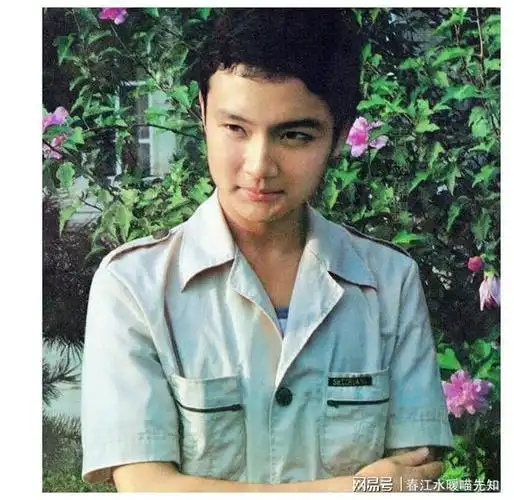 贾宝玉欧阳奋强重游荣国府,两鬓斑白很精神,一生只爱初恋