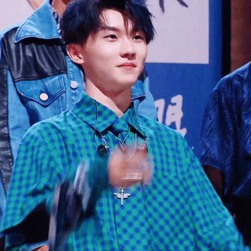 马嘉祺花衬衫look穿搭花衬衫造型的小马青春元气的夏日少年