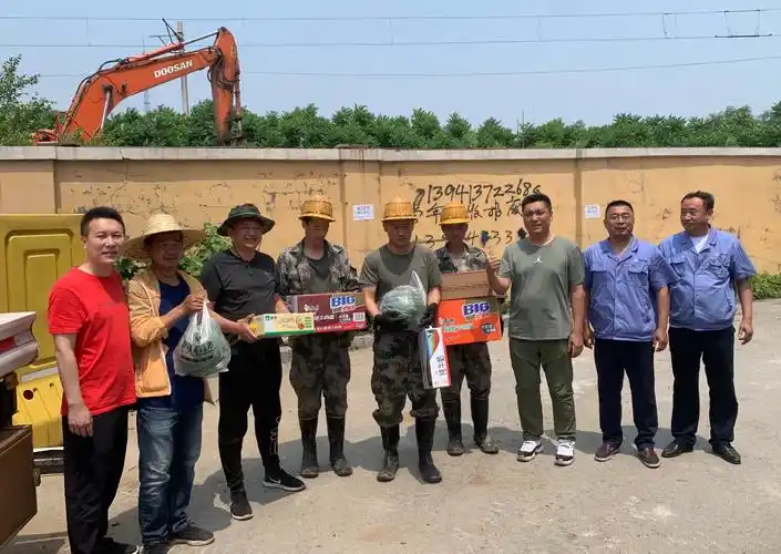 兄弟驰援 并肩战斗 百姓雷锋团队支援将军供水抢修