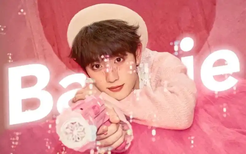 怎么会有人把粉色穿的这么好看! | 丁程鑫