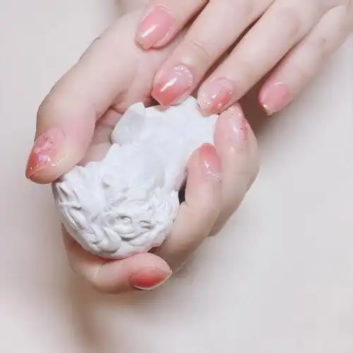 渐变果冻色美甲