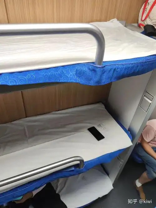 动车卧铺什么样子?