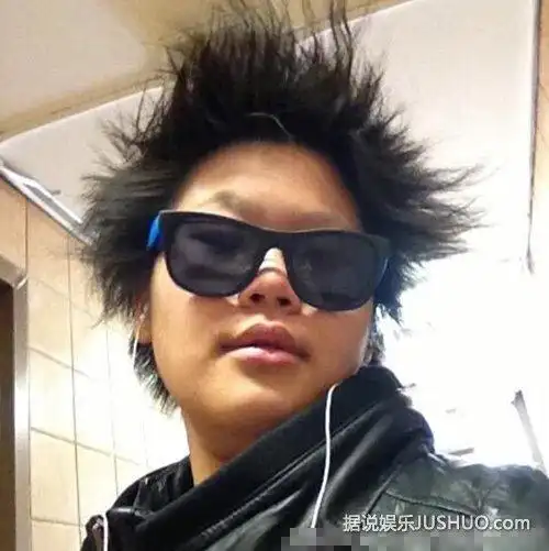 毕福剑19岁女儿杀马特近照曝光 网友:不忍直视