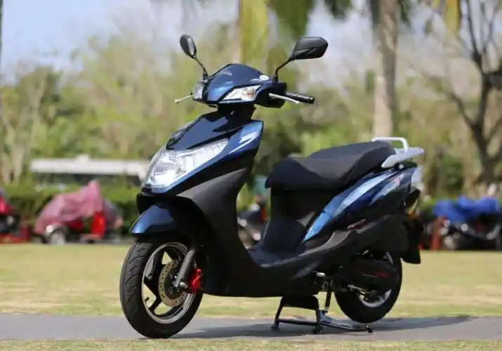 本田国四踏板御鲨125,空间大动力强,售9780元,摩托范-哈罗摩托