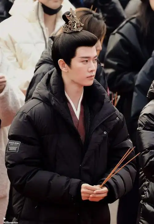 240129任嘉伦华丽归来新剧凤凰台上萧焕形象引爆期待