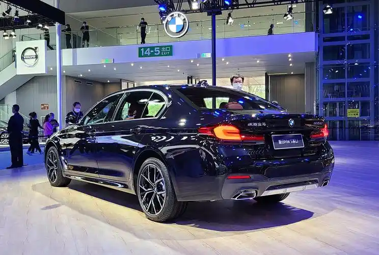 价格上涨2千,标配远程启动,新款宝马5系实车正式亮相成都车展