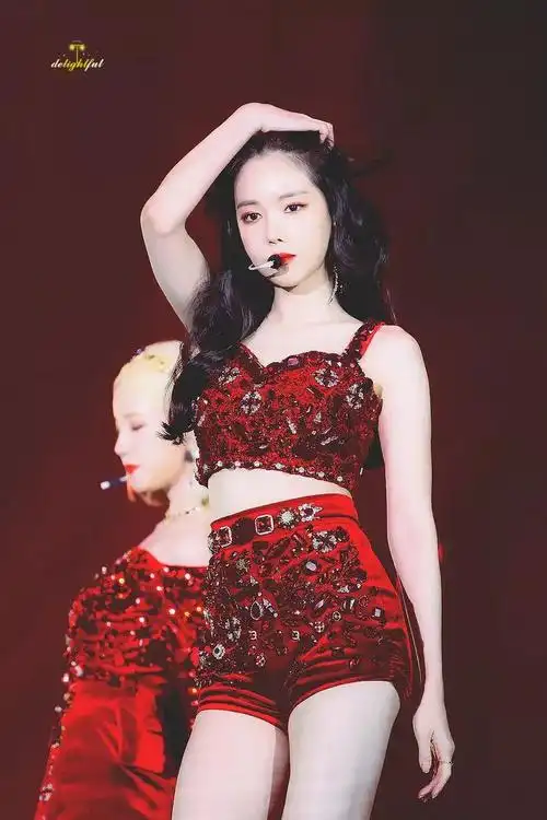 孙娜恩最新舞台造型又a又甜美身材也太太太优越了