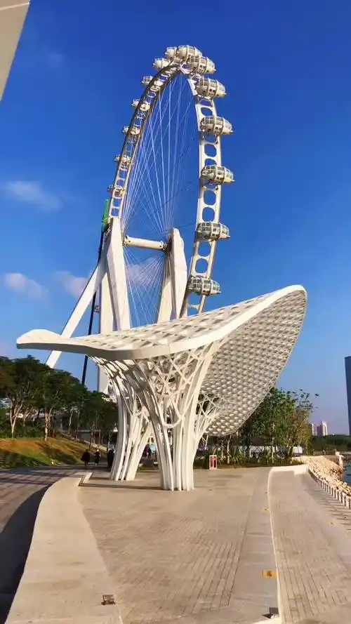 深圳首座摩天轮湾区之光正在调试中预计年底开放28个轿厢你知道转一圈